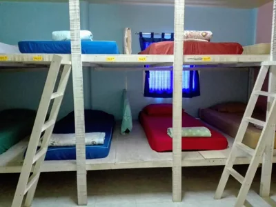 Bed in gemengde slaapzaal met 10 bedden — K&M House Haad Rin